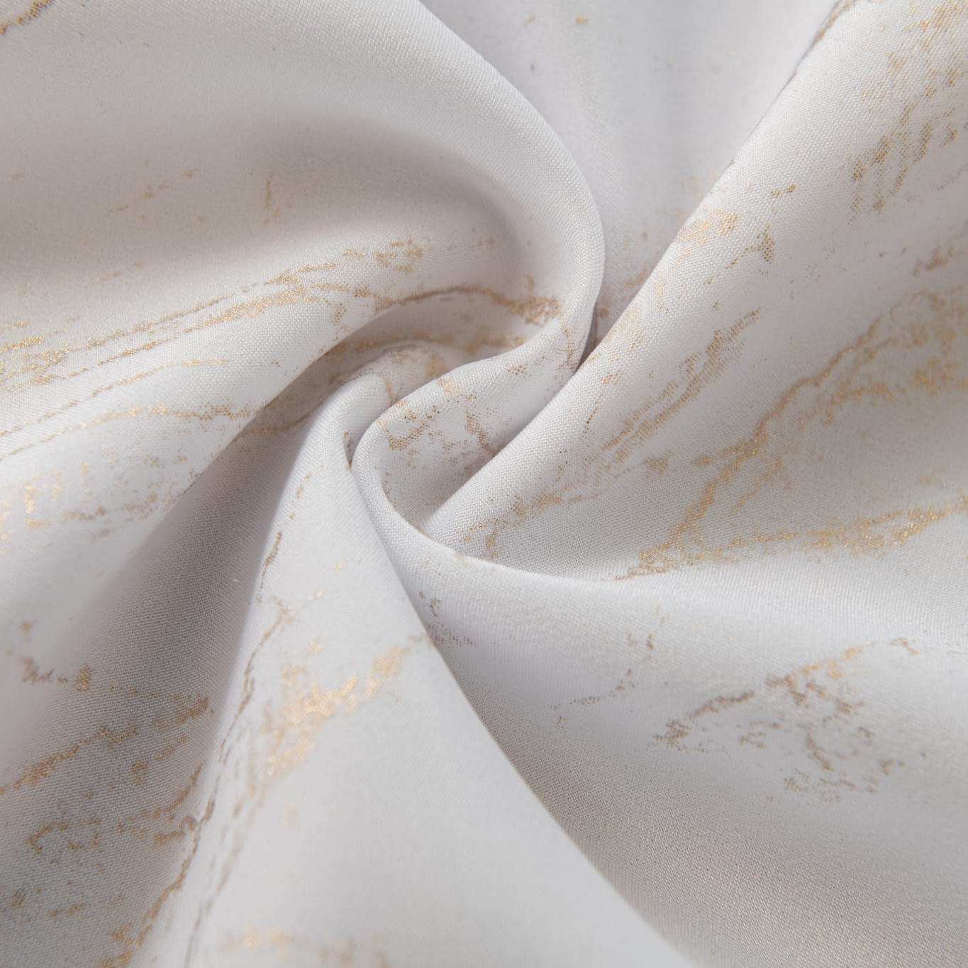 Wit Gordijn met Gouden Inzetten