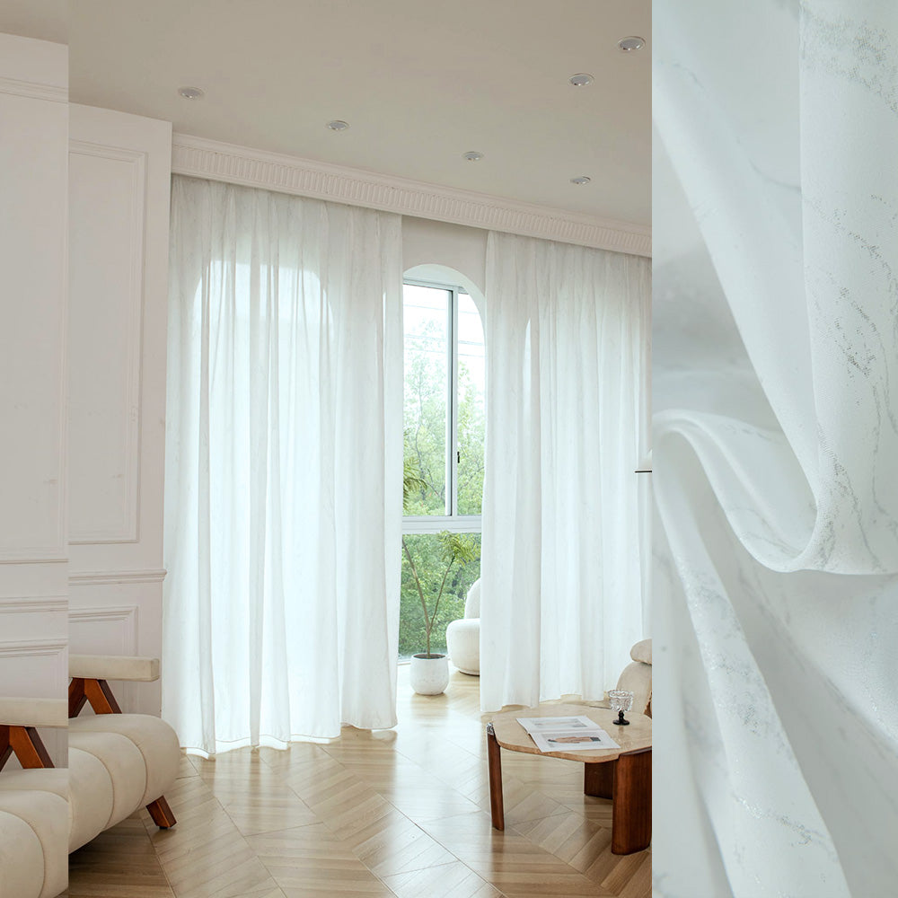 Wit Gordijn met Zilveren Inzetten